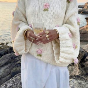 كنزة نسائية كاجوال لطيفة من Just Masa للخريف، مطرزة بزهور ثلاثية الأبعاد، أكمام طويلة، فضفاضة، ستايل حلو، بيضاء، بول أوفر