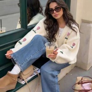 كارديجان نسائي من سينيا محبوك بنقشة زهور ثلاثية الأبعاد، سويتر فضفاض بياقة V وأزرار أمامية، ستايل حلو للخريف