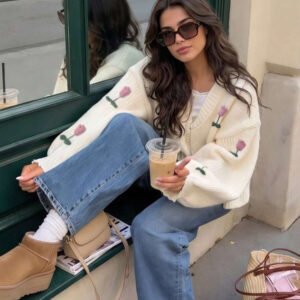 كارديجان نسائي من سينيا محبوك بنقشة زهور ثلاثية الأبعاد، سويتر فضفاض بياقة V وأزرار أمامية، ستايل حلو للخريف