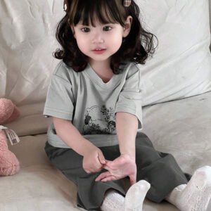 Dazy Kids طقم ملابس منزلية للخريف للبنات الرضع من قطعتين: تي شيرت كاجوال برقبة دائرية وطبعة كرتونية + بنطال طويل كاجوال بلون سادة