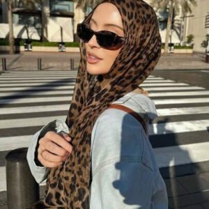 وشاح نسائي قطعة واحدة، بطبعة نمر بوهيمي، خفيف الوزن ومنفذ للهواء، مناسب للارتداء اليومي، ويمكن ارتداؤه مع الرداءات والفساتين وملابس أخرى.