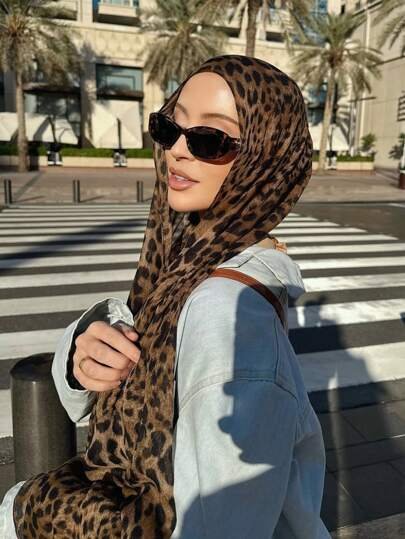 وشاح نسائي قطعة واحدة، بطبعة نمر بوهيمي، خفيف الوزن ومنفذ للهواء، مناسب للارتداء اليومي، ويمكن ارتداؤه مع الرداءات والفساتين وملابس أخرى.