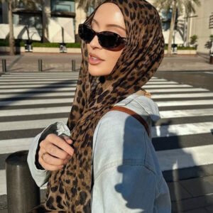 وشاح نسائي قطعة واحدة، بطبعة نمر بوهيمي، خفيف الوزن ومنفذ للهواء، مناسب للارتداء اليومي، ويمكن ارتداؤه مع الرداءات والفساتين وملابس أخرى.