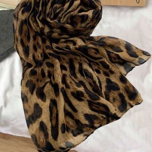 وشاح نسائي قطعة واحدة، بطبعة نمر بوهيمي، خفيف الوزن ومنفذ للهواء، مناسب للارتداء اليومي، ويمكن ارتداؤه مع الرداءات والفساتين وملابس أخرى.