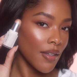 SHEGLAM Buttery Bling عصا إضاءة-Vanilla Frost هايلايت هايلايتر ماركة تجميل ومكياج للنساء والفتيات