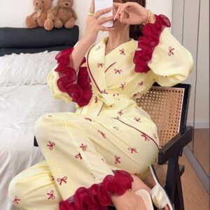Napfluff طقم بيجامة نسائي بأكمام طويلة وبنطال طويل، بتصميم ألوان متباينة وطباعة فيونكة مع خطوط وحافة دانتيل ثلاثية الأبعاد