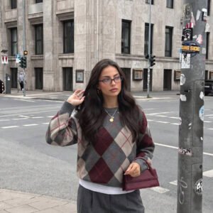 كنزة نسائية PEONY كاجوال متعددة الاستخدامات بنقشة مربعات ورقعات، بياقة دائرية وقصة ضيقة، مناسبة للخريف والشتاء، للعمل والتنقل اليومي، والأسلوب الشارعي الخارجي، والحفلات والتجمعات، والعودة للمدرسة، والعطلات، وحفلات أعياد الميلاد